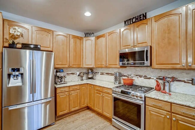 Building Photo - Evolve Real Estate: Meticulous Executive 4...
