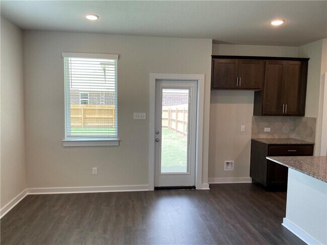 Building Photo - 609 Paddock Ln