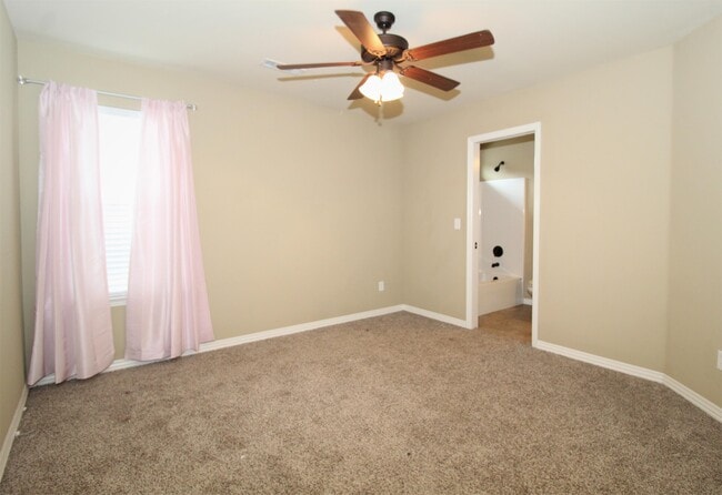 Building Photo - 656 N Longfellow Ln
