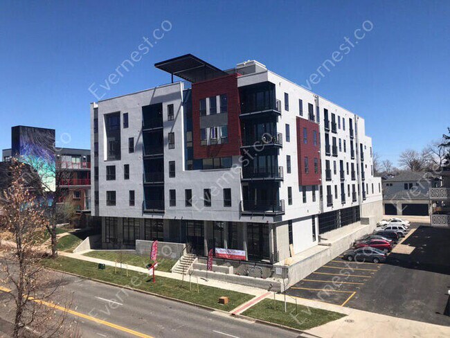 Building Photo - 2374 S University Blvd