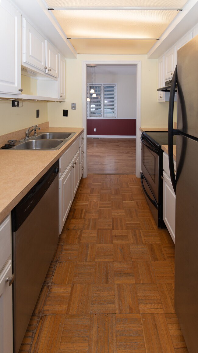 Kitchen has a fridge, dishwasher, microwave, a sink with disposal, and lots of cabinet space - 8508 Canterbury Sq E