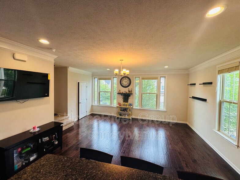 Building Photo - 426 Fairmont Dr