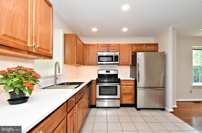Building Photo - 2489 Hillendale Dr