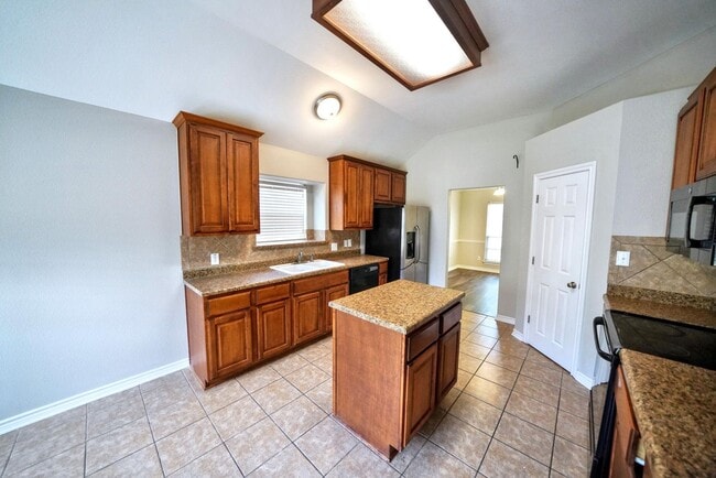 Building Photo - Stunning 4-Bedroom Home in Live Oak Hills,...