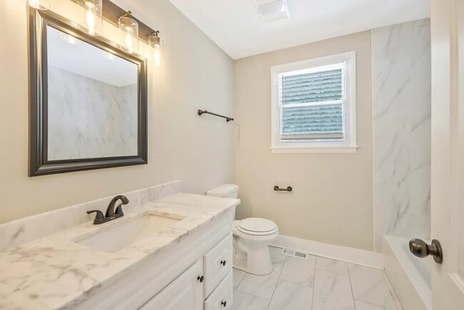 Building Photo - 5008 Suter Dr