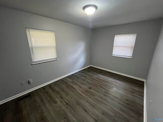Building Photo - 3100 NW Las Animas Ave