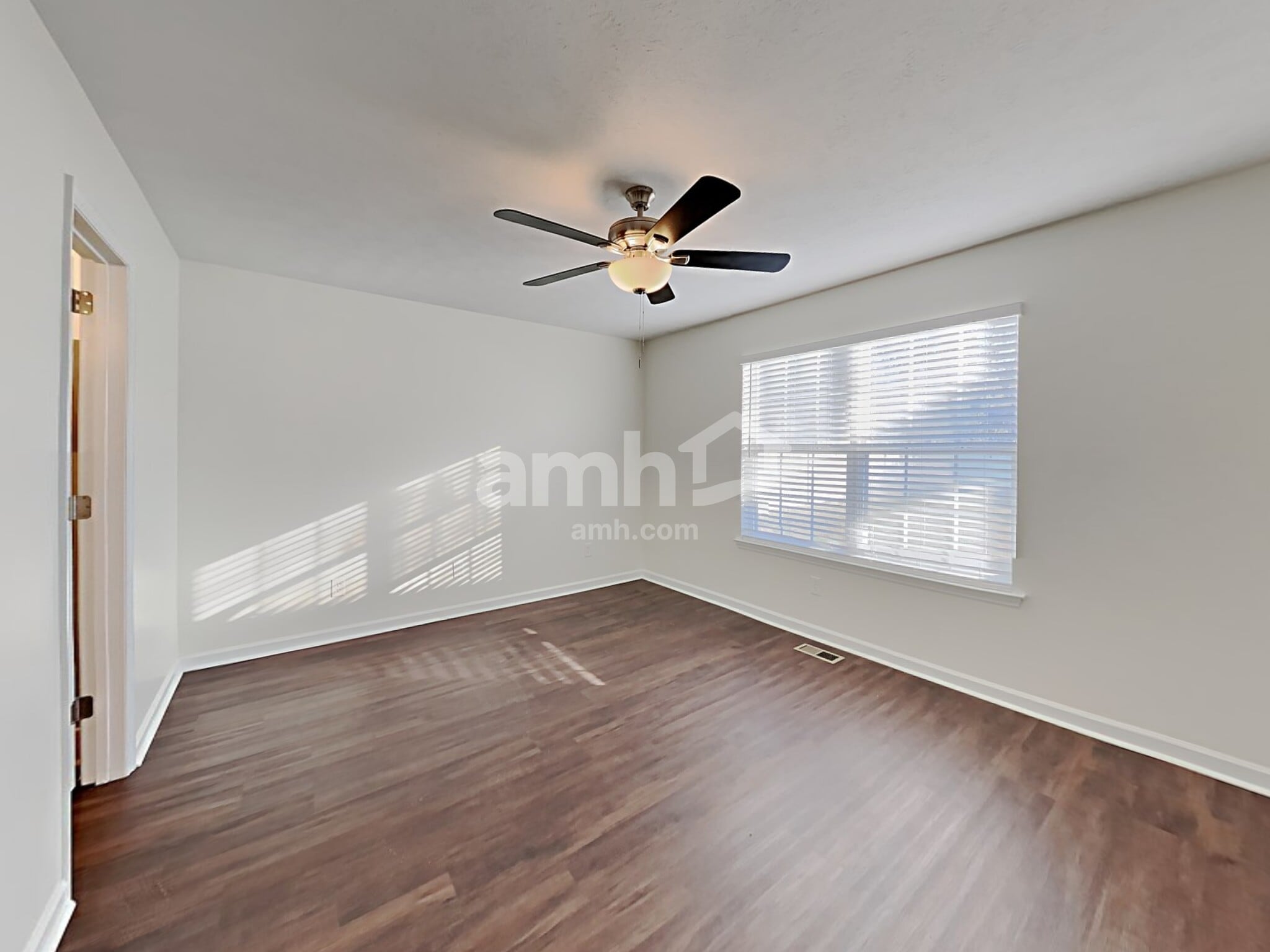 Building Photo - 200 Lakeside Park Dr