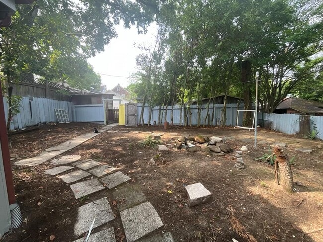 Building Photo - 1203 W Friendly Ave