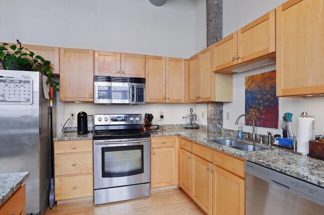Building Photo - 521 S 7th St