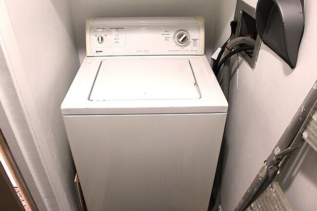 Building Photo - Lovely home in  Windhover Condos