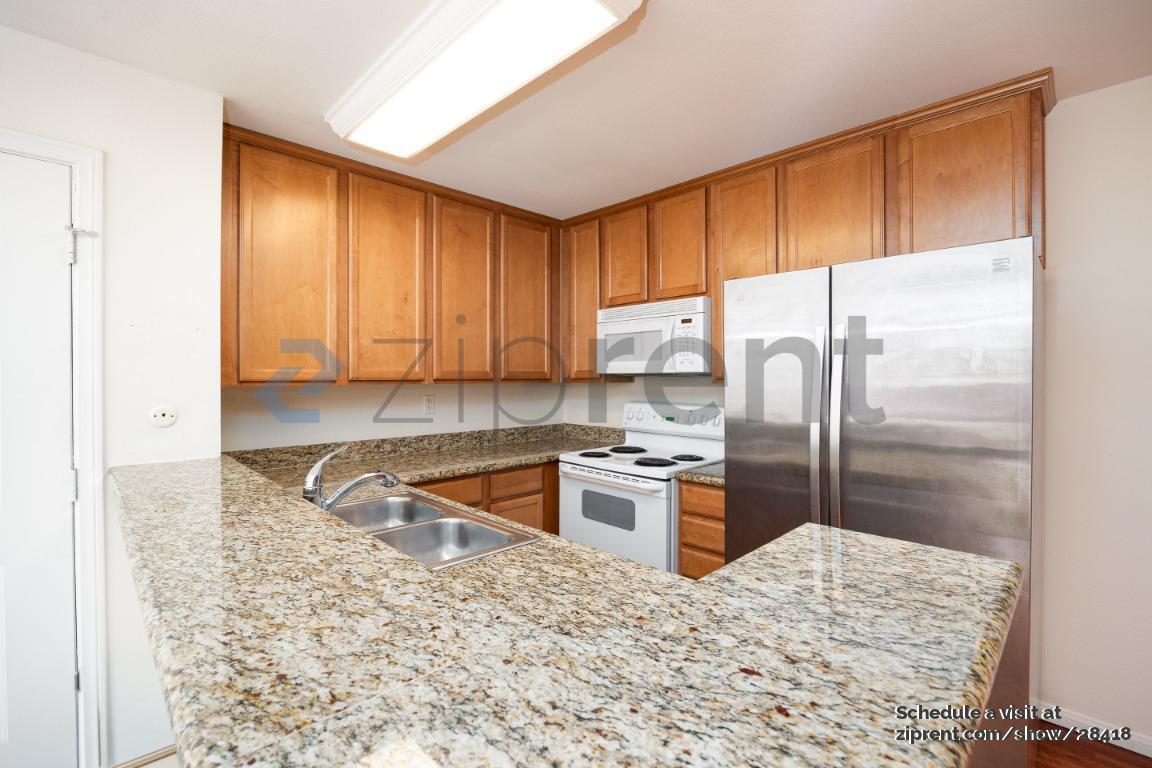 Building Photo - Unit 226