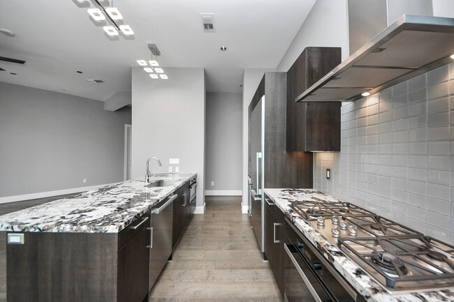 Building Photo - 1409 Post Oak Blvd