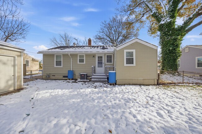 Building Photo - 723 Woodfin Rd