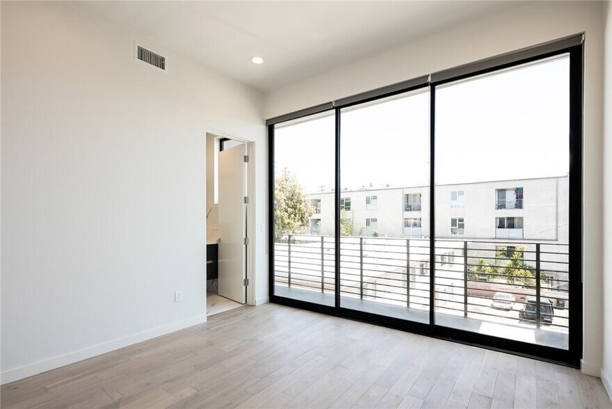 Building Photo - 1618 Amherst Ave