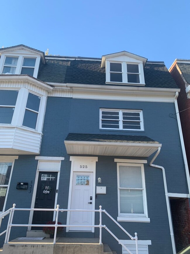 Building Photo - Coming Soon! Spacious Renovated 5 Bed 1.5 Bath House- York City SD