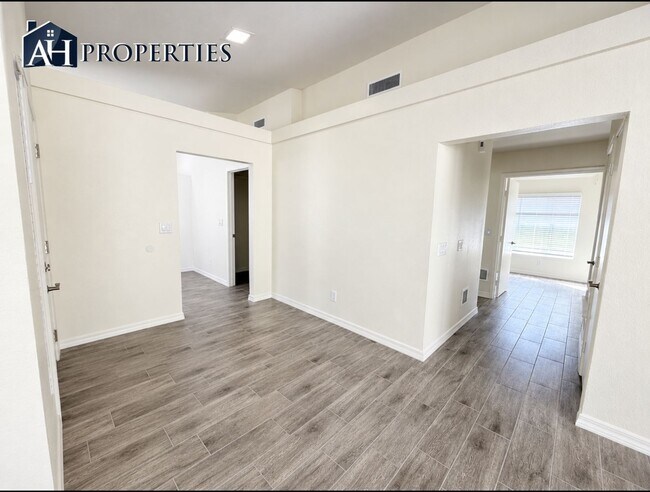 Building Photo - 7516 W Tonto Dr