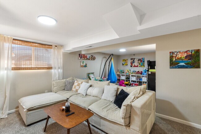 Building Photo - 3040 Garland Terrace