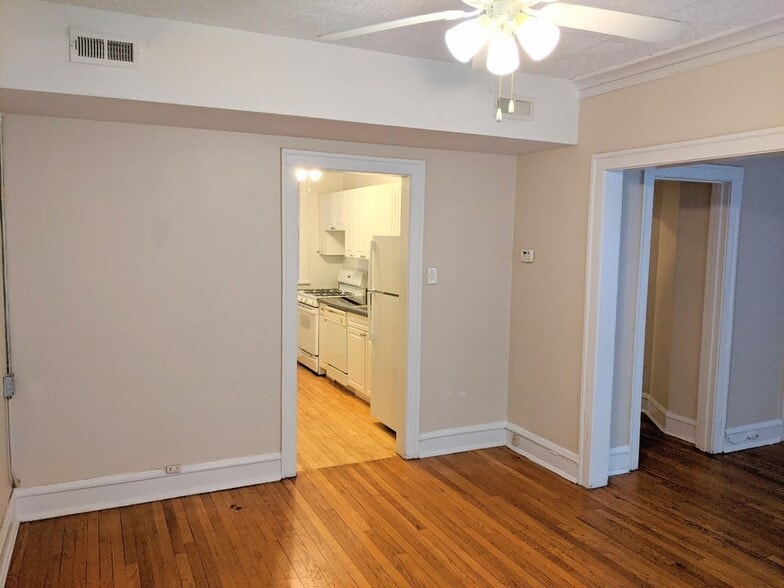 Building Photo - 925 Forest Ave