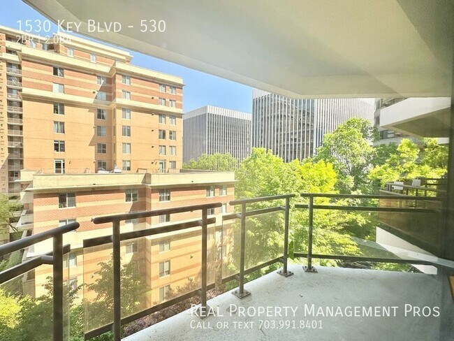 Building Photo - Sun-Drenched Condo-Stunning Views, Walk to...