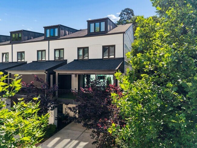 Building Photo - 2974 Hermance Dr NE
