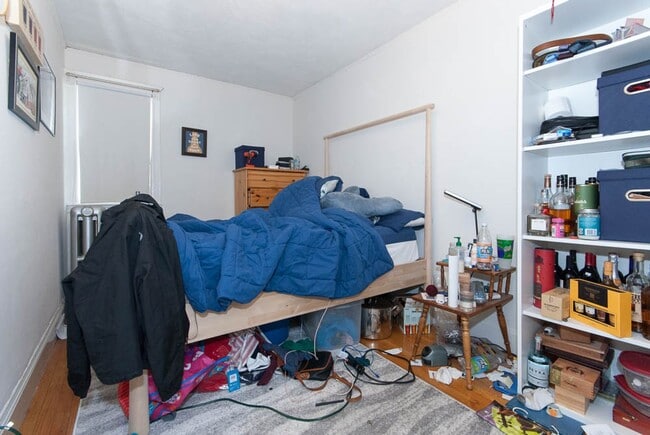 Building Photo - NO FEE!!  GREAT DEAL!!!!  2 BED ALONG THE B-LINE AVAILABLE JUNE 1ST!