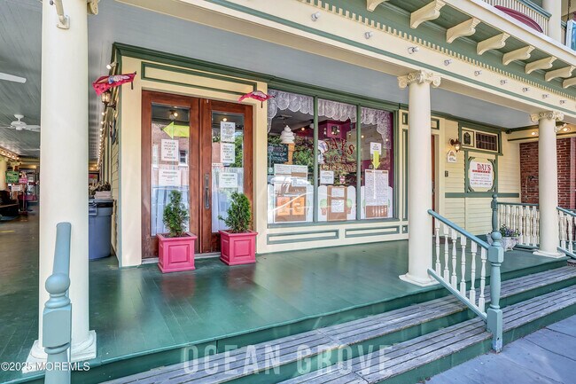 Building Photo - 49 Franklin Ave