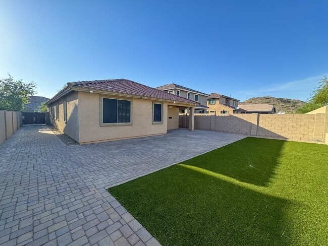 Building Photo - 27283 N 75th Dr