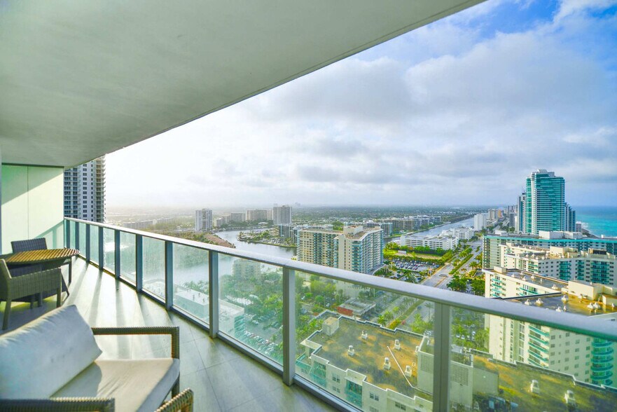 Building Photo - 4111 S Ocean Dr