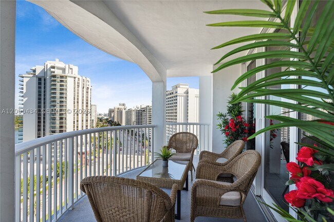 Building Photo - 5401 Collins Ave
