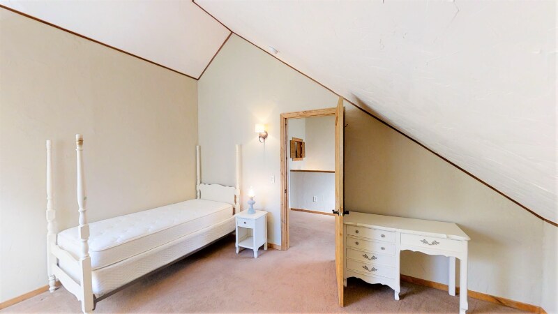 Building Photo - 217 Redwing Dr