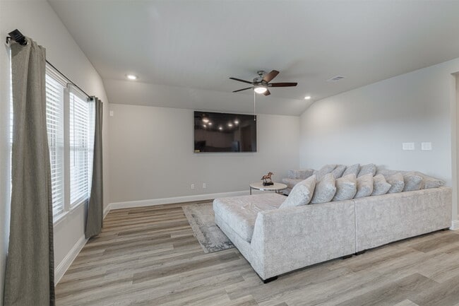 Building Photo - 5511 Coral Land Dr