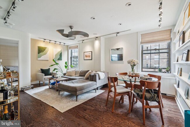 Building Photo - 219 S 18th St