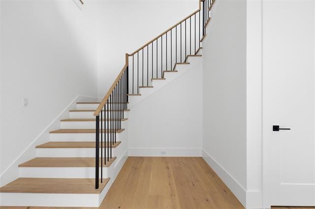 Building Photo - 9855 Kingsway Ave