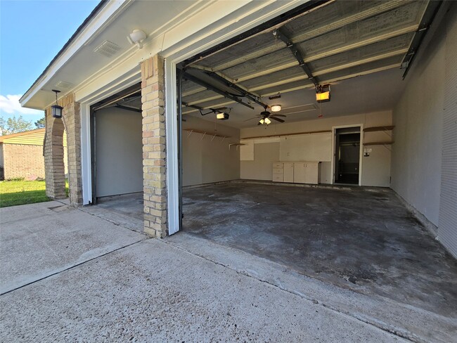 Building Photo - 22027 Rockgate Dr