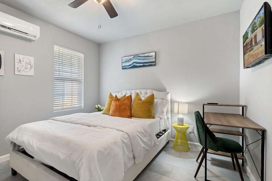 Building Photo - 6418 Onyx Dr N