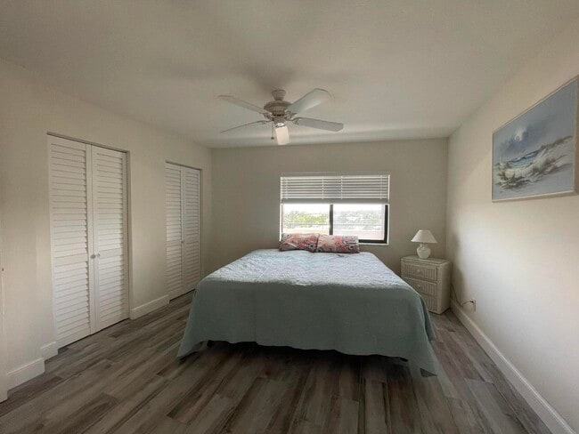 Building Photo - 355 S Ocean Dr