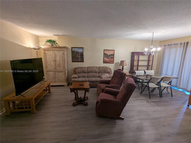 Building Photo - 4047 NW 16th St