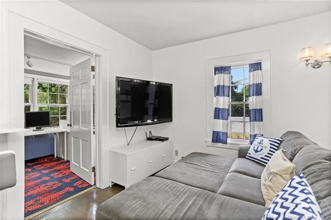 Building Photo - 61 Hillandale Rd