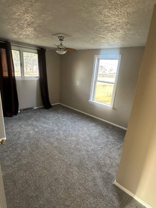 Building Photo - 822 2nd Ave SE