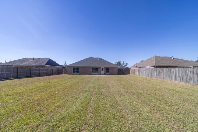 Building Photo - 35576 Melrose Ave