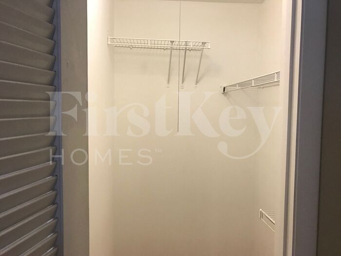 Building Photo - 207 Porter Pl