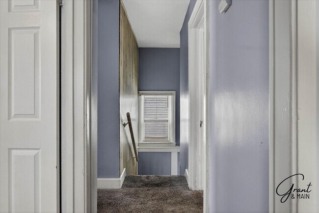 Building Photo - $1,420 - West Side 3 bedroom