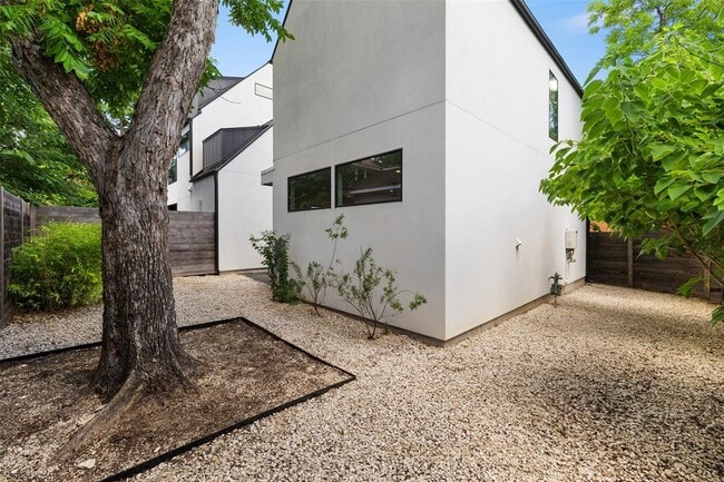 Building Photo - 1903 Frazier Ave