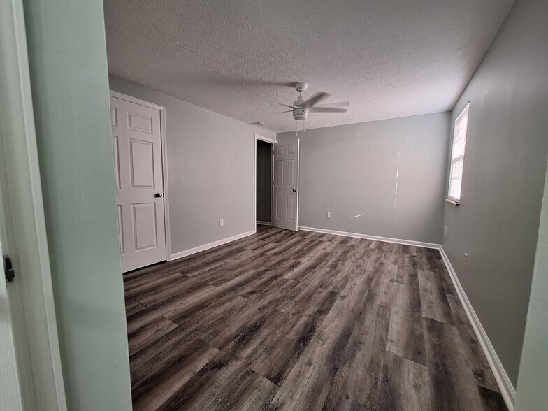 Building Photo - 324 Cross Wind Dr