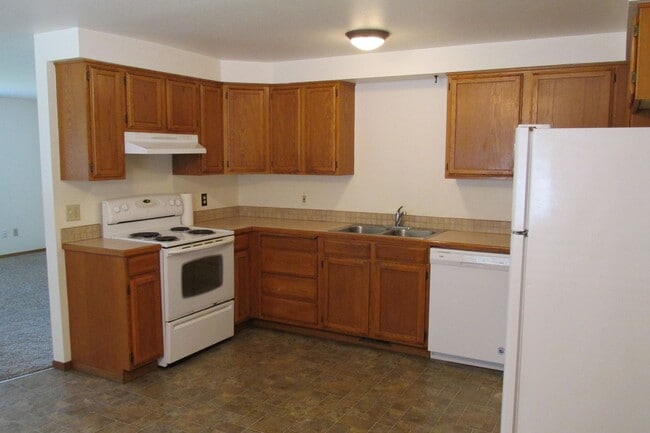 Building Photo - W. Victoria Ave, 482-496