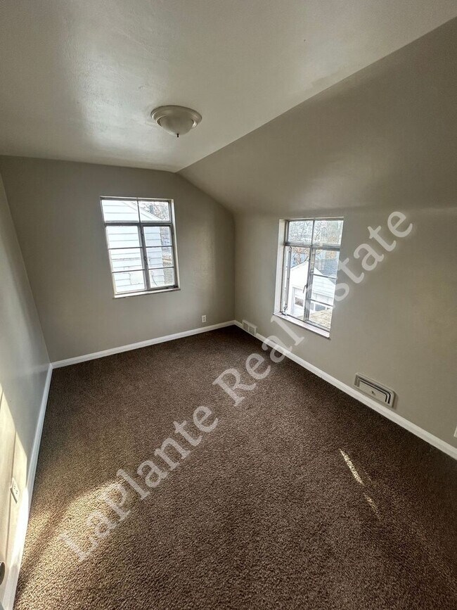 Building Photo - Well-Located 3-Bedroom Home Near Library Village