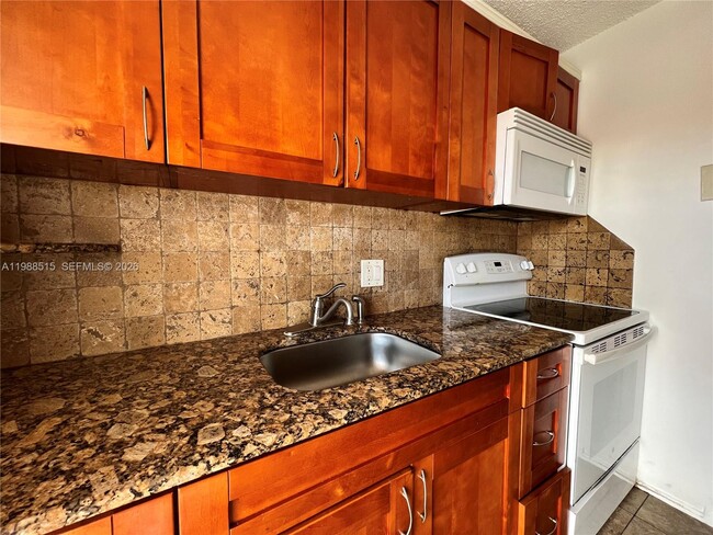 Building Photo - 850 E Commercial Blvd