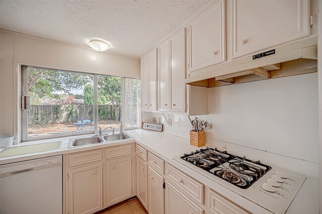 Building Photo - 10607 Silkwood Dr