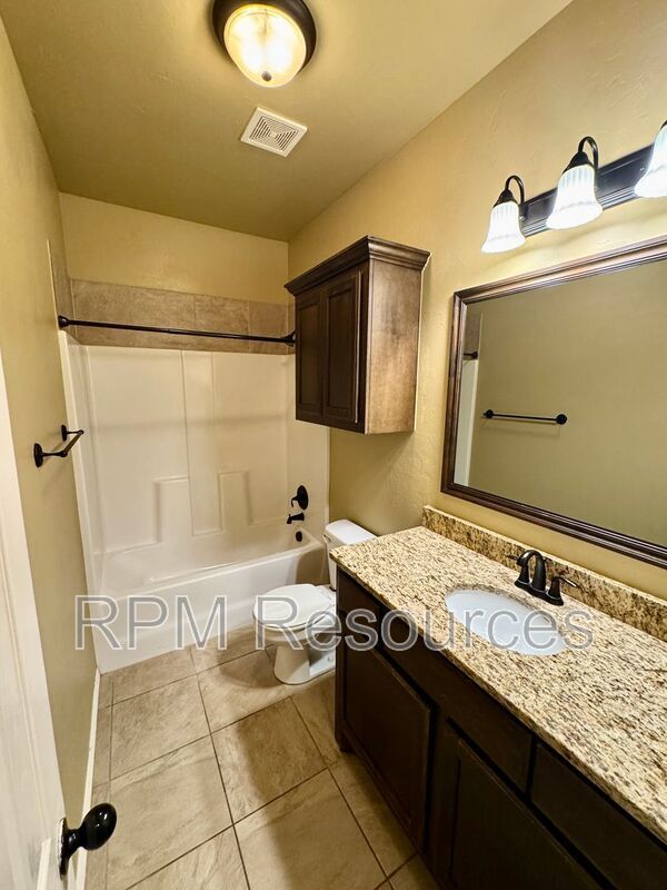 Building Photo - 157 Bison Ct Way