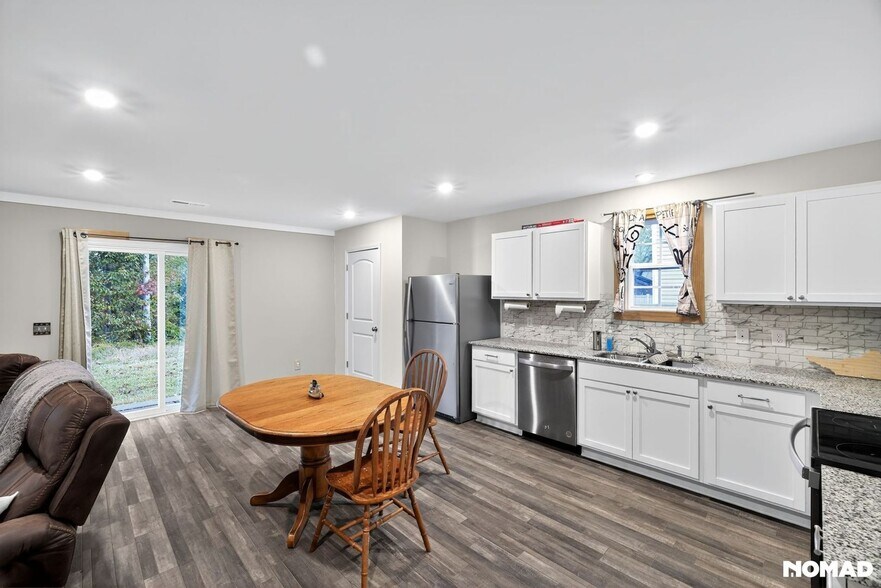 Building Photo - 629 Whitney Rd